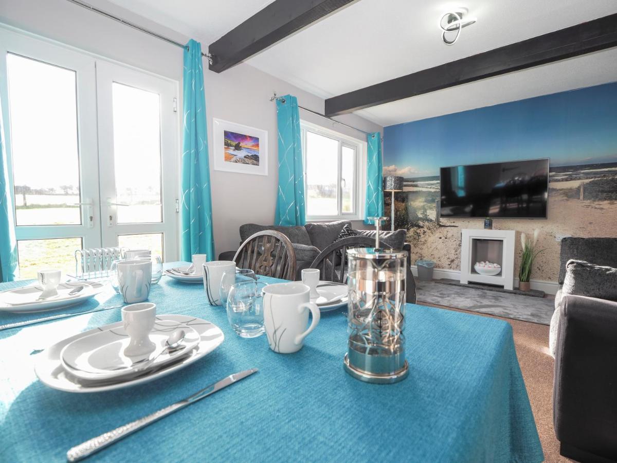 Trenewydd Farm Holiday Cottages Cardigan Habitación foto